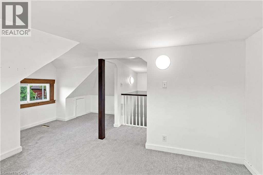 570 Cannon Street E, Hamilton, ON - Indoor Photo Showing Other Room