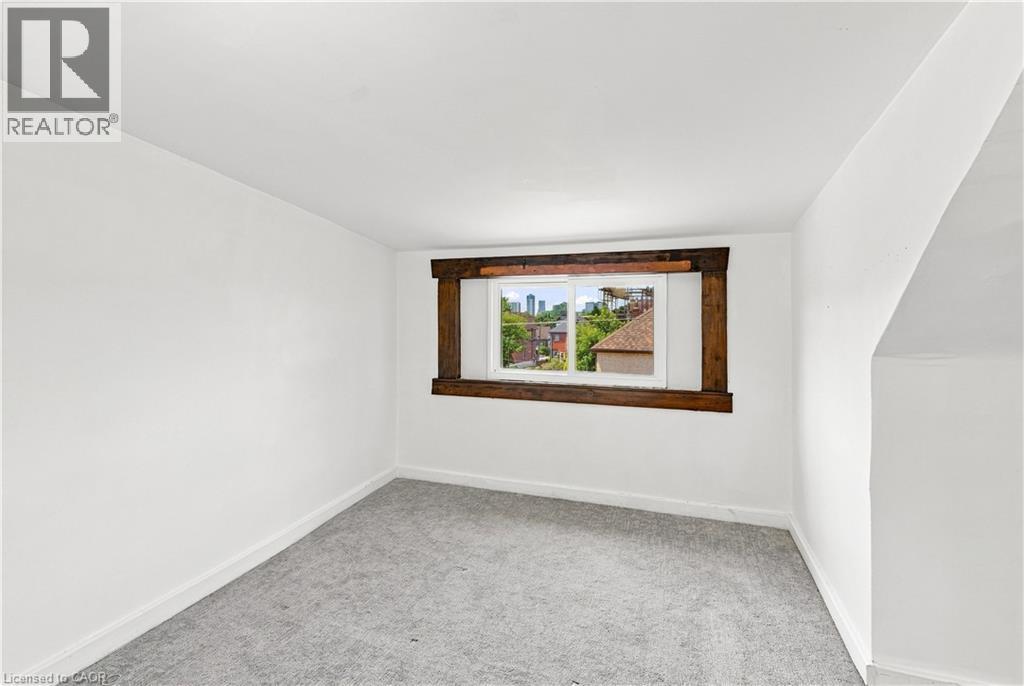 570 Cannon Street E, Hamilton, ON - Indoor Photo Showing Other Room