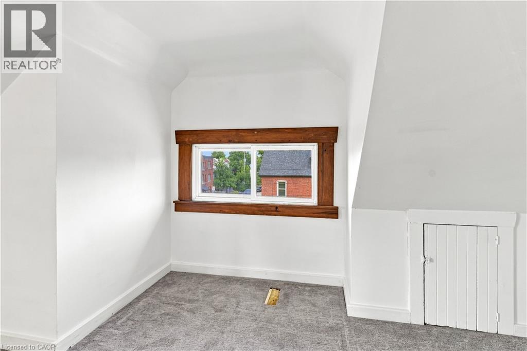 570 Cannon Street E, Hamilton, ON - Indoor Photo Showing Other Room