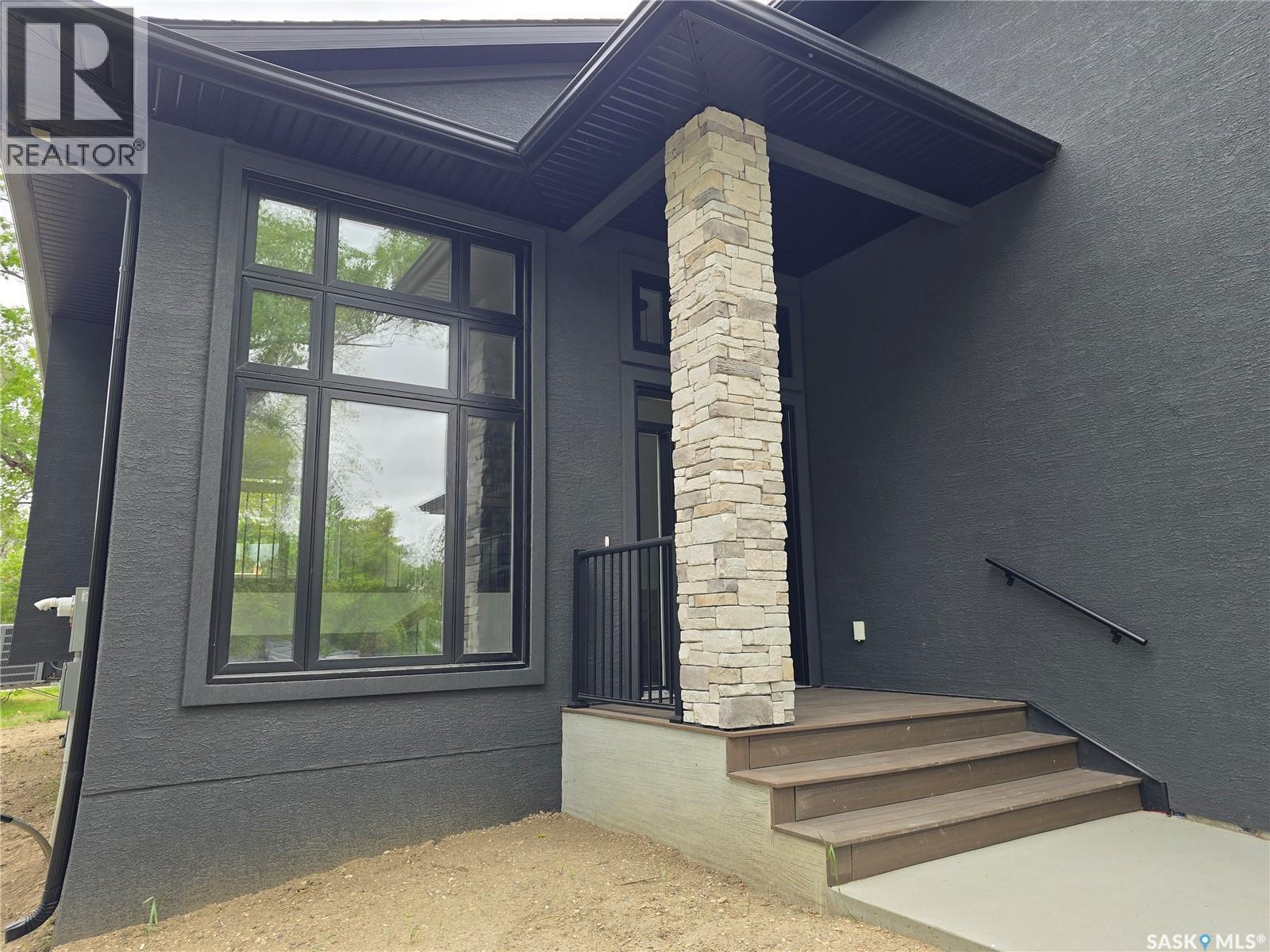 3 Kenney Crescent, Weyburn, SK -