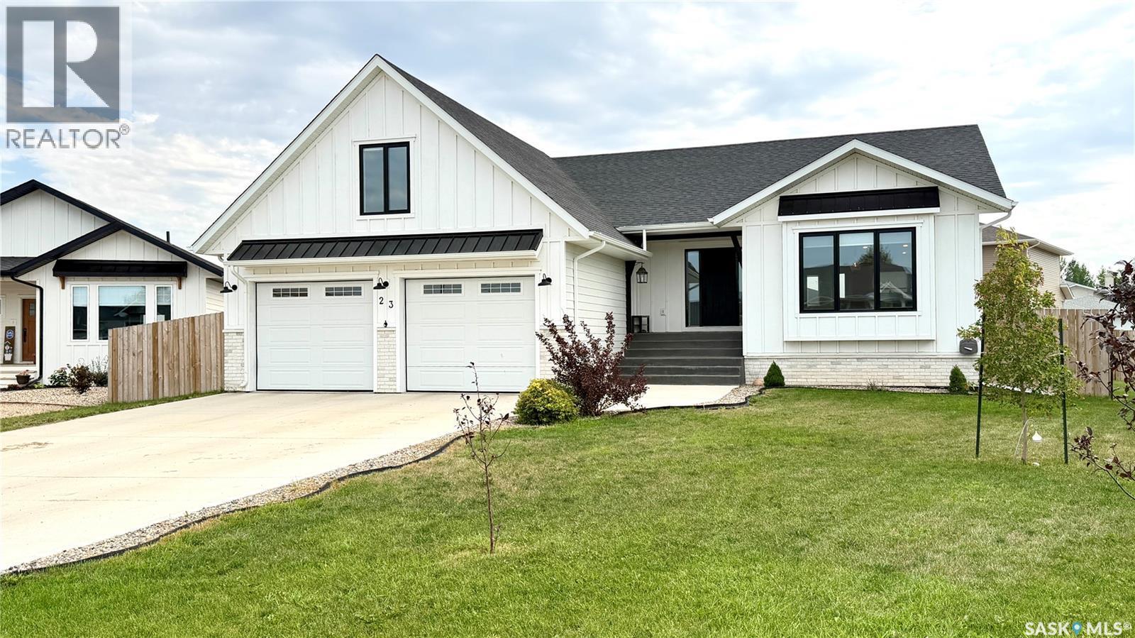 23 Chow Crescent, Outlook, SK - Outdoor With Facade