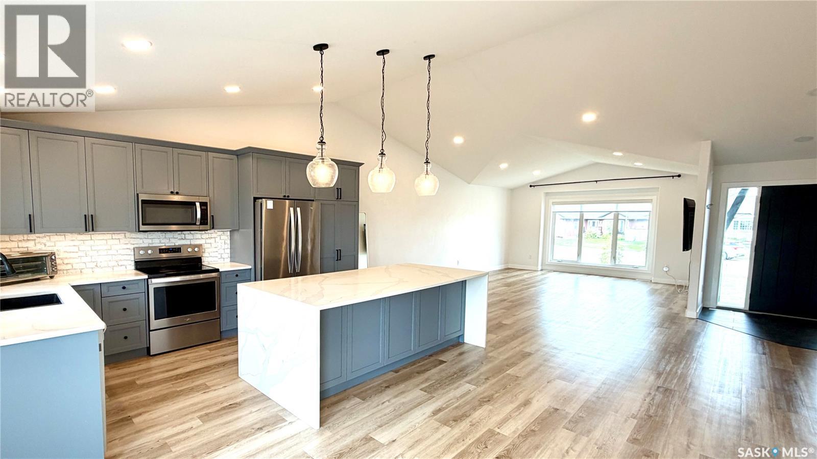 23 Chow Crescent, Outlook, SK - Indoor Photo Showing Kitchen With Upgraded Kitchen