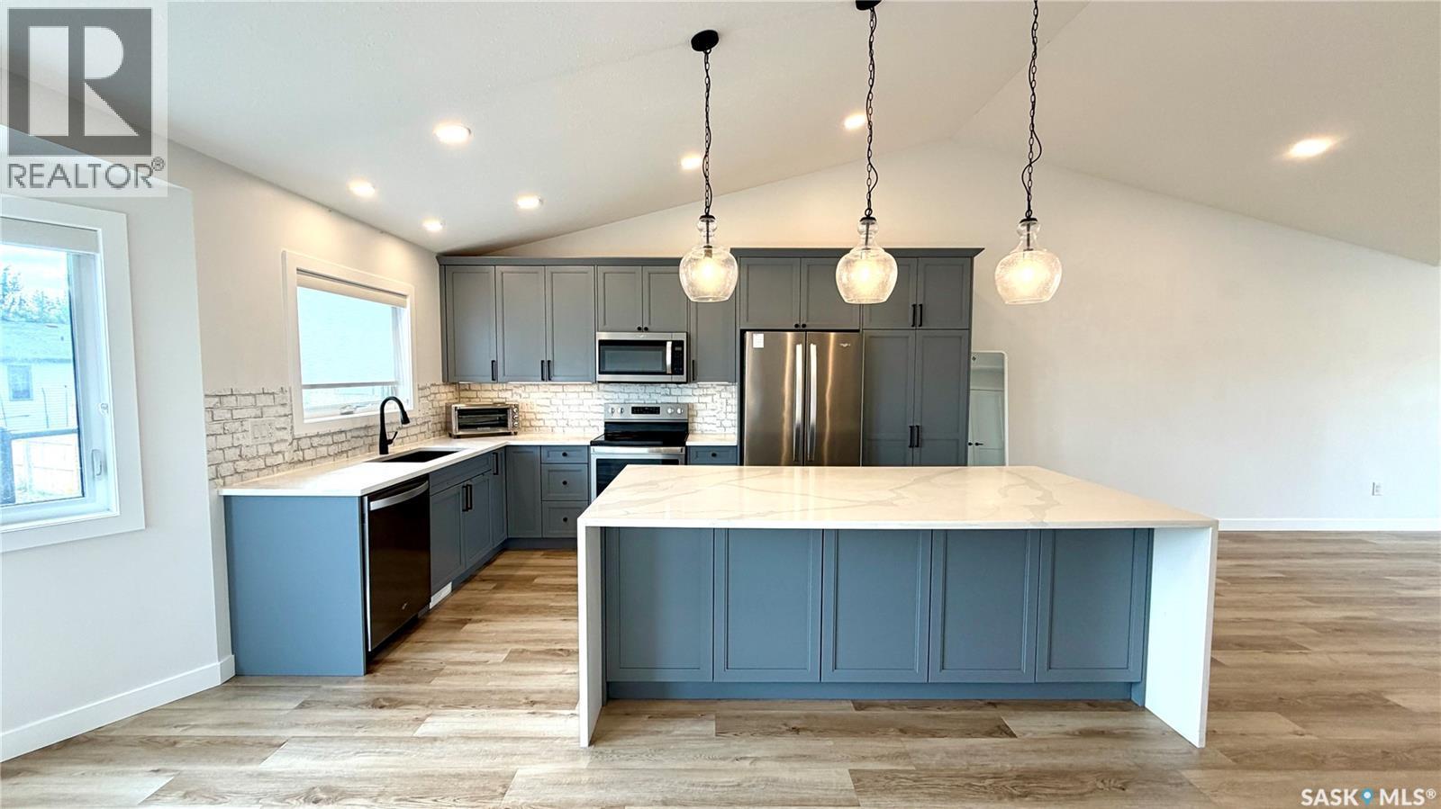23 Chow Crescent, Outlook, SK - Indoor Photo Showing Kitchen With Upgraded Kitchen