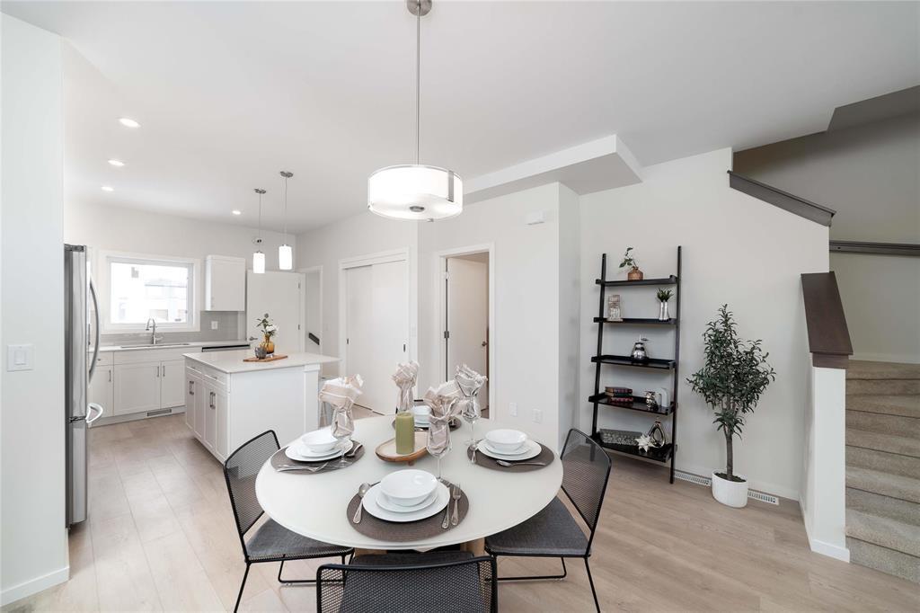 81 Ken Oblik Drive, Winnipeg, MB - Indoor Photo Showing Dining Room