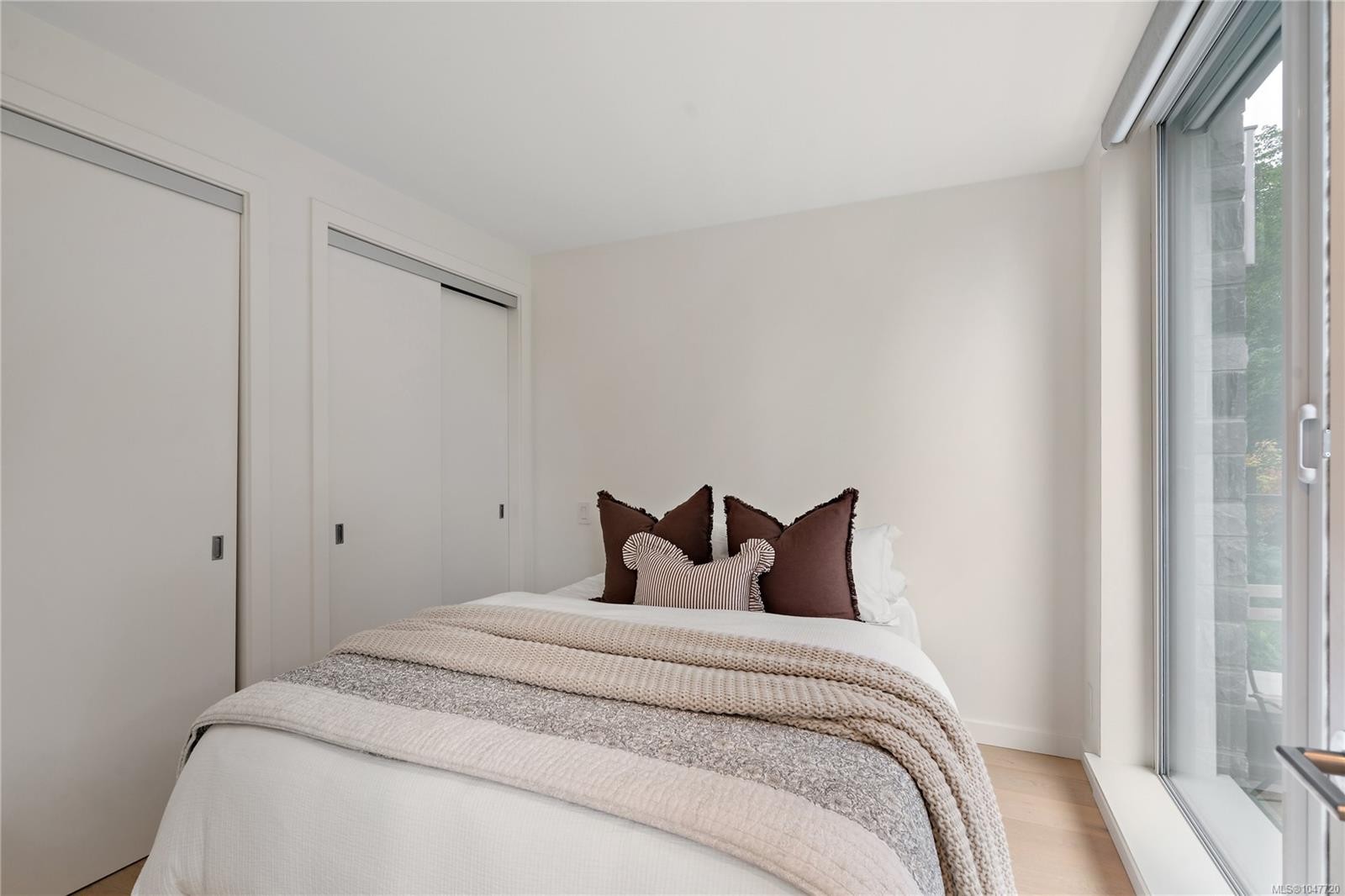 #222-2000 Hannington Rd, Langford, BC - Indoor Photo Showing Bedroom