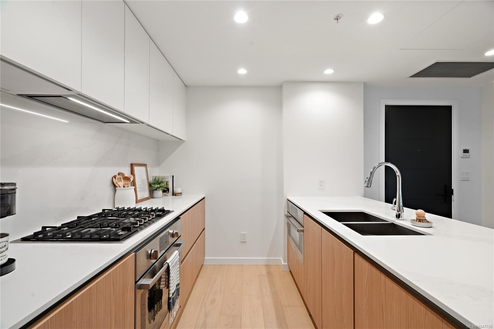 #222-2000 Hannington Rd, Langford, BC - Indoor Photo Showing Kitchen With Double Sink