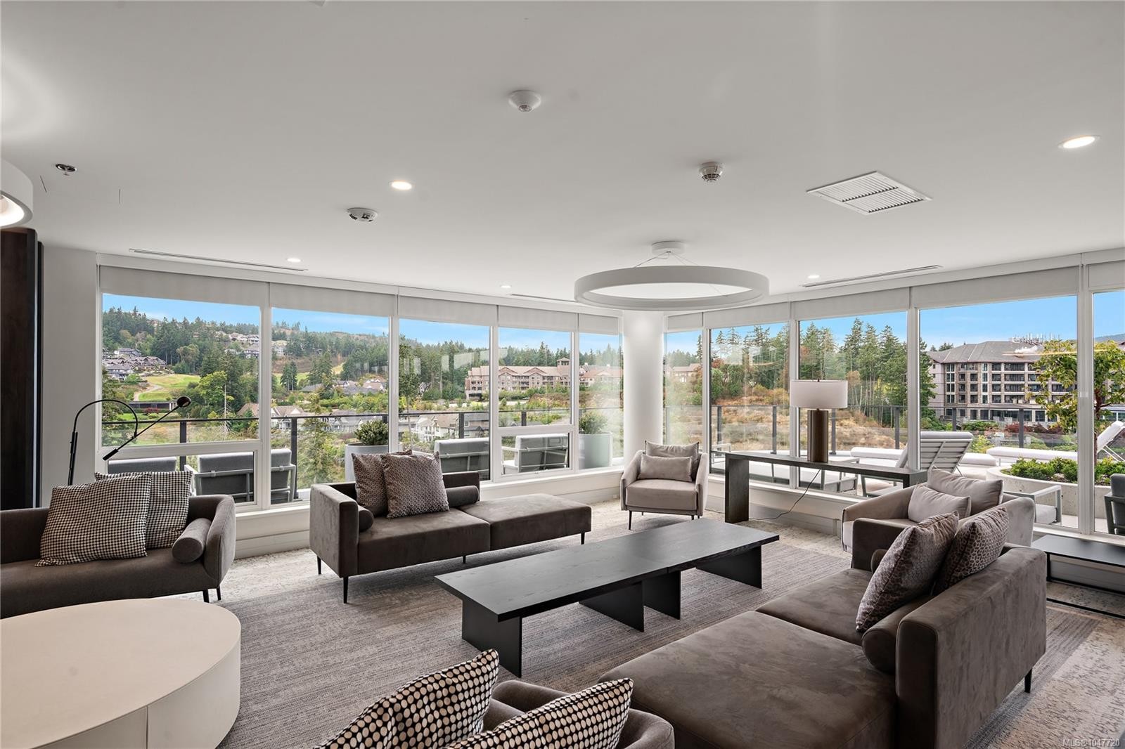 #222-2000 Hannington Rd, Langford, BC - Indoor Photo Showing Living Room