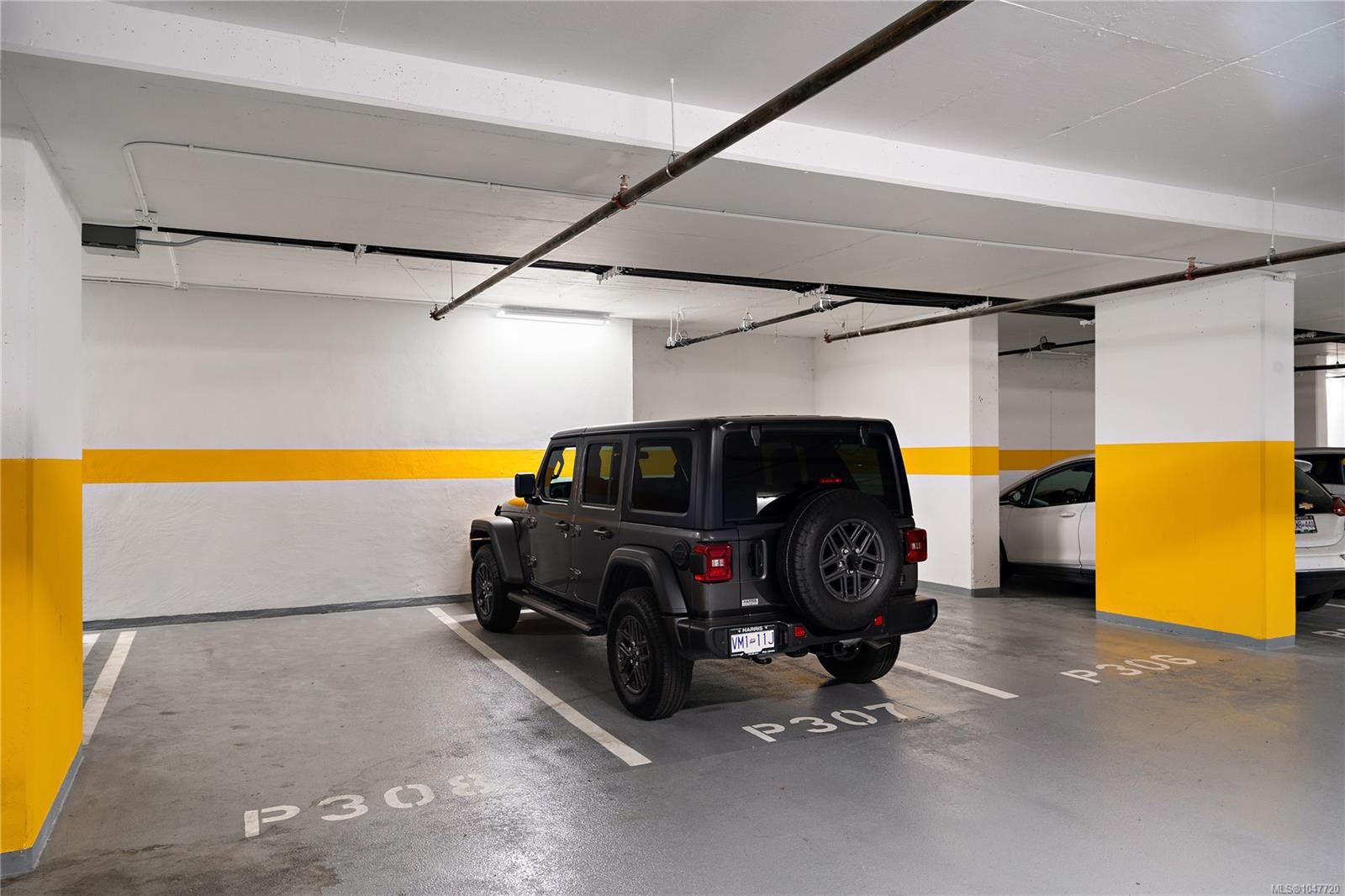 #222-2000 Hannington Rd, Langford, BC - Indoor Photo Showing Garage
