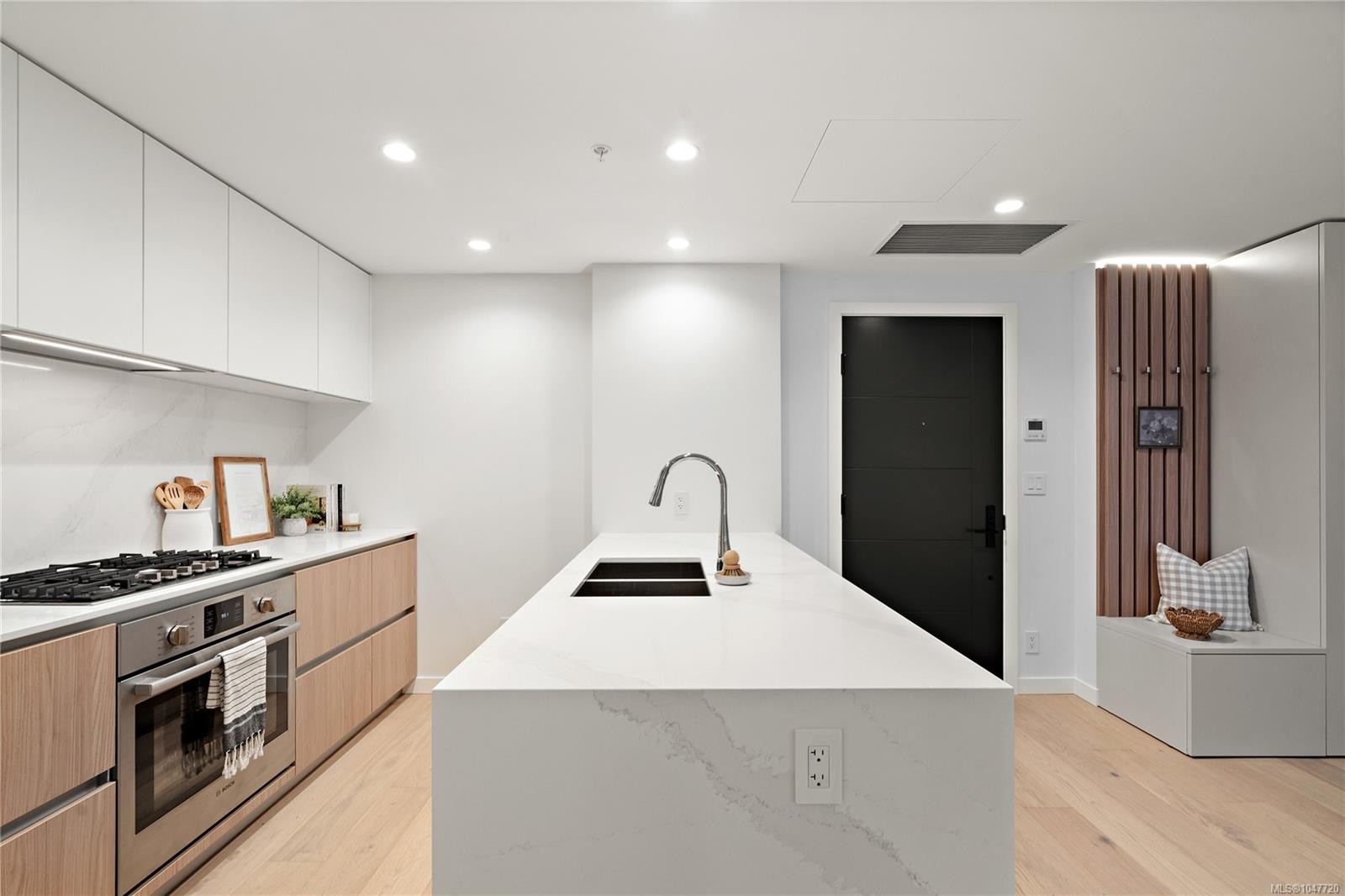 #222-2000 Hannington Rd, Langford, BC - Indoor Photo Showing Kitchen With Double Sink