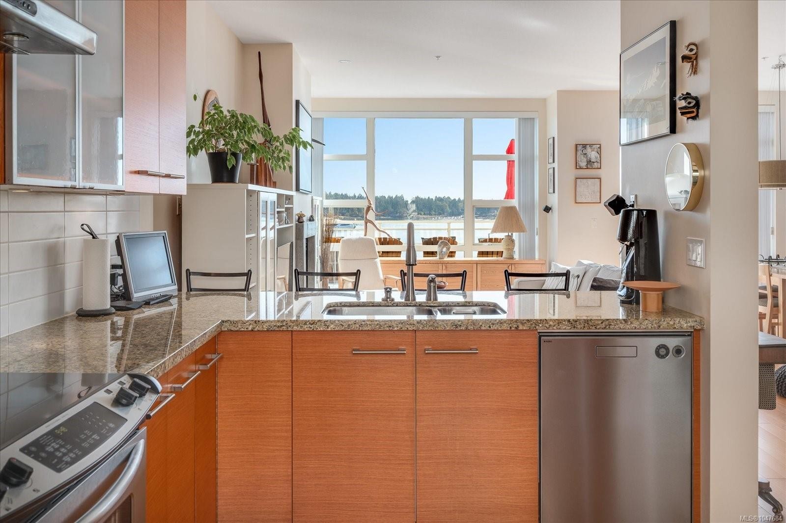 #Th24-38 Front St, Nanaimo, BC