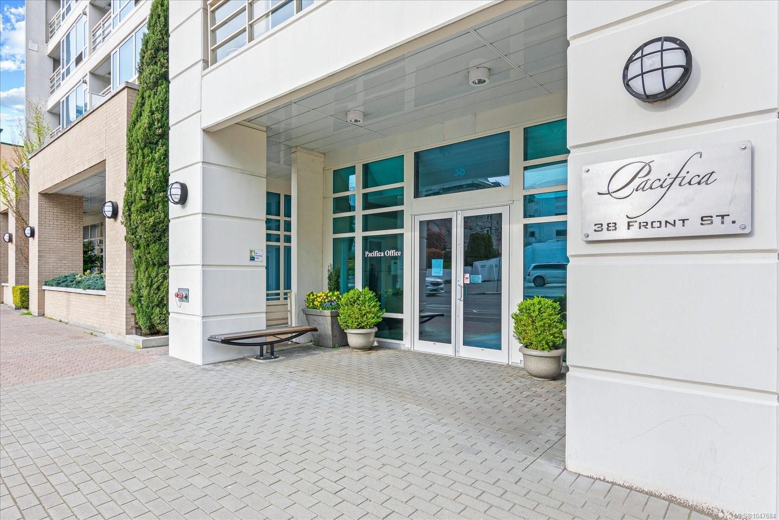 #Th24-38 Front St, Nanaimo, BC