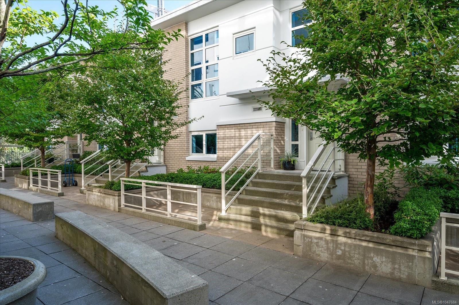 #Th24-38 Front St, Nanaimo, BC