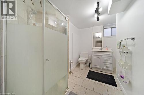 82 Whitney Avenue, Hamilton, ON - Indoor Photo Showing Bathroom