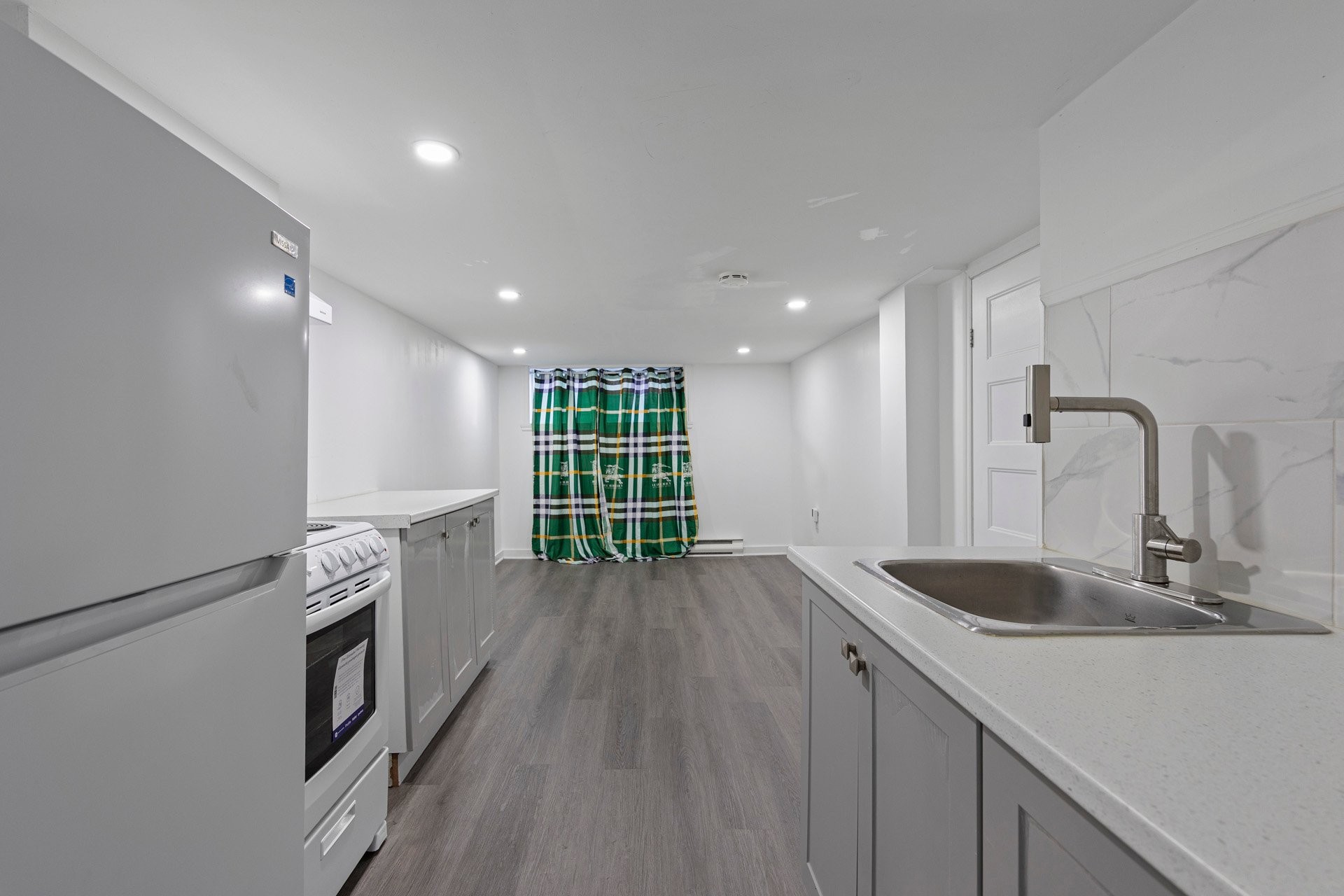 Vue d'ensemble - B-3880 Rue Mackenzie, Montréal (Côte-Des-Neiges/Notre-Dame-De-Grâce), QC - Indoor Photo Showing Kitchen