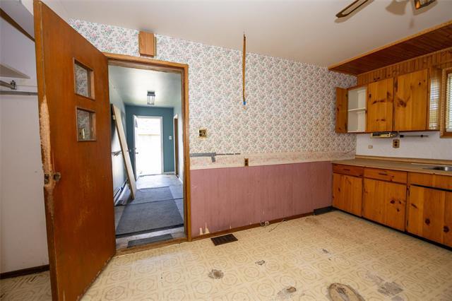 455 Jemima St, Selkirk, MB - Indoor