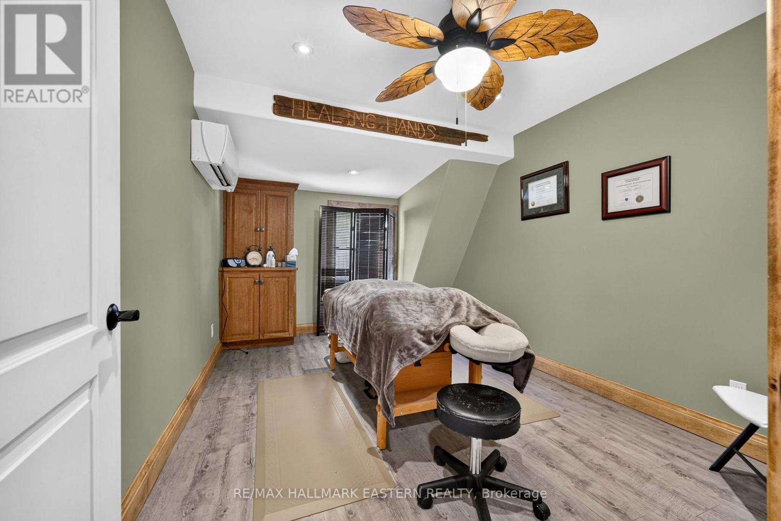 2215 David Fife Line, Otonabee-South Monaghan, ON - Indoor Photo Showing Bedroom