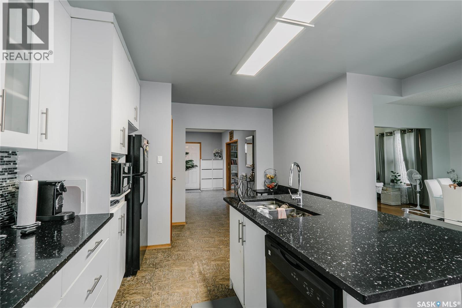 101 106Th Street W, Saskatoon, SK - Indoor Photo Showing Kitchen With Double Sink