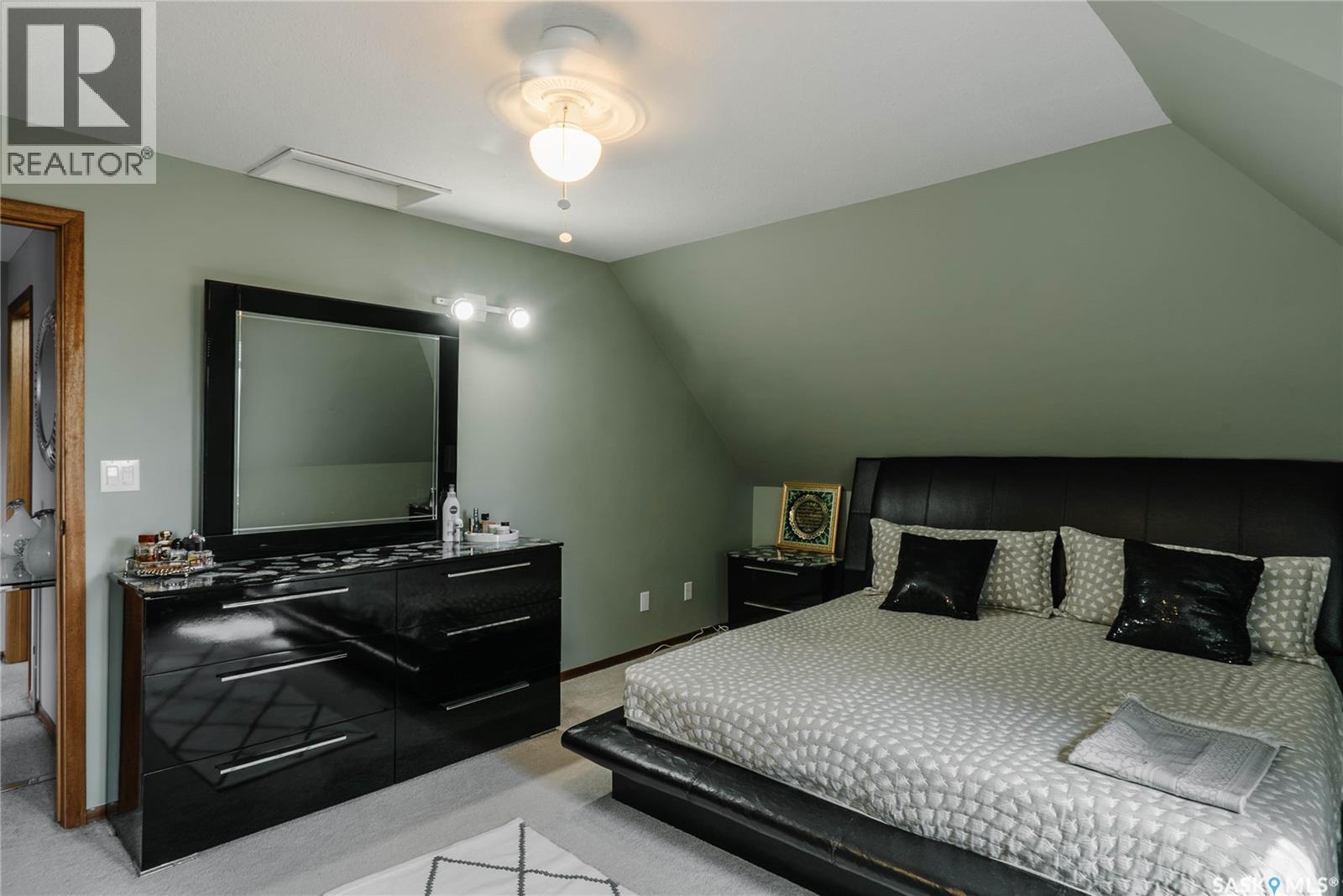 101 106Th Street W, Saskatoon, SK - Indoor Photo Showing Bedroom