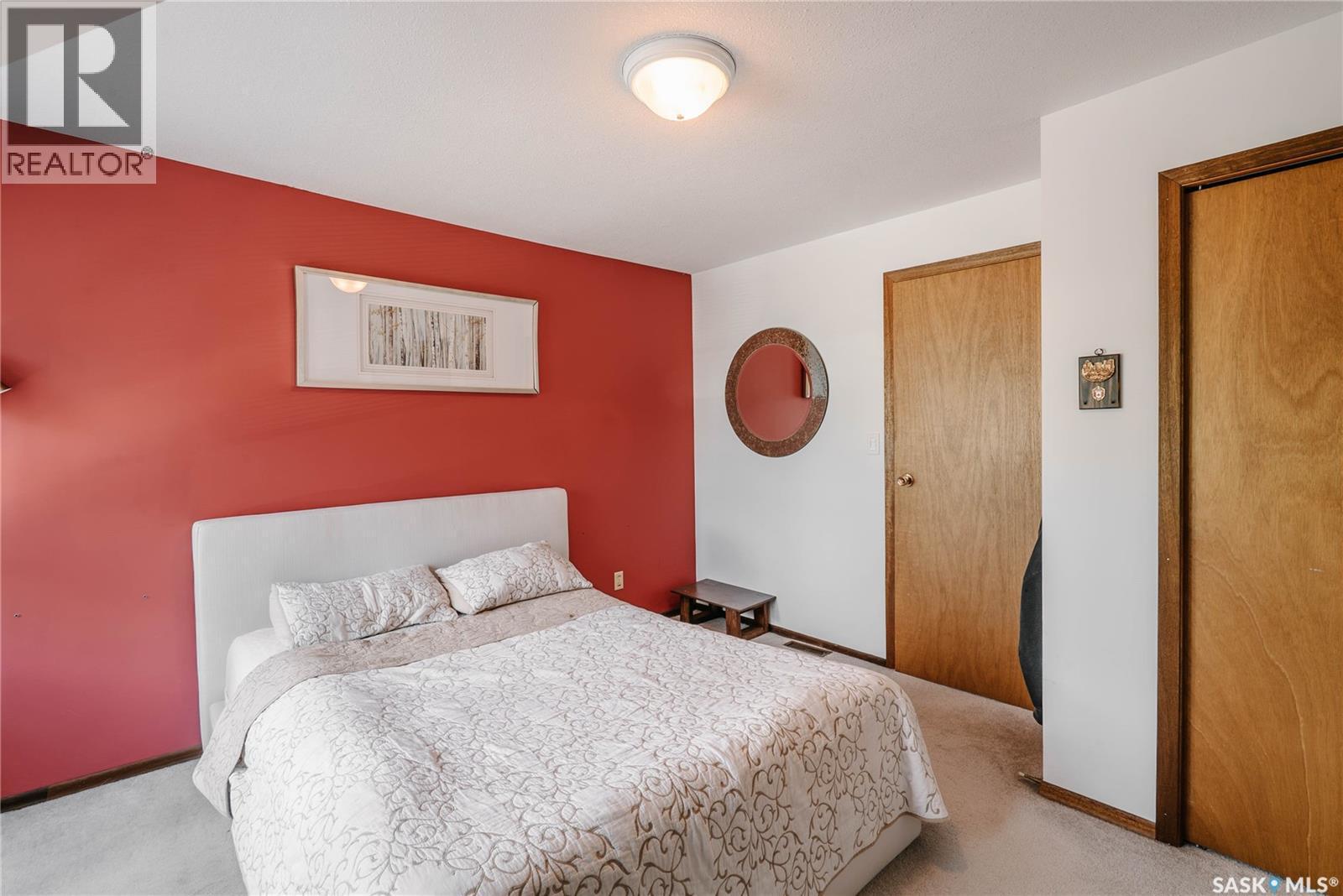 101 106Th Street W, Saskatoon, SK - Indoor Photo Showing Bedroom