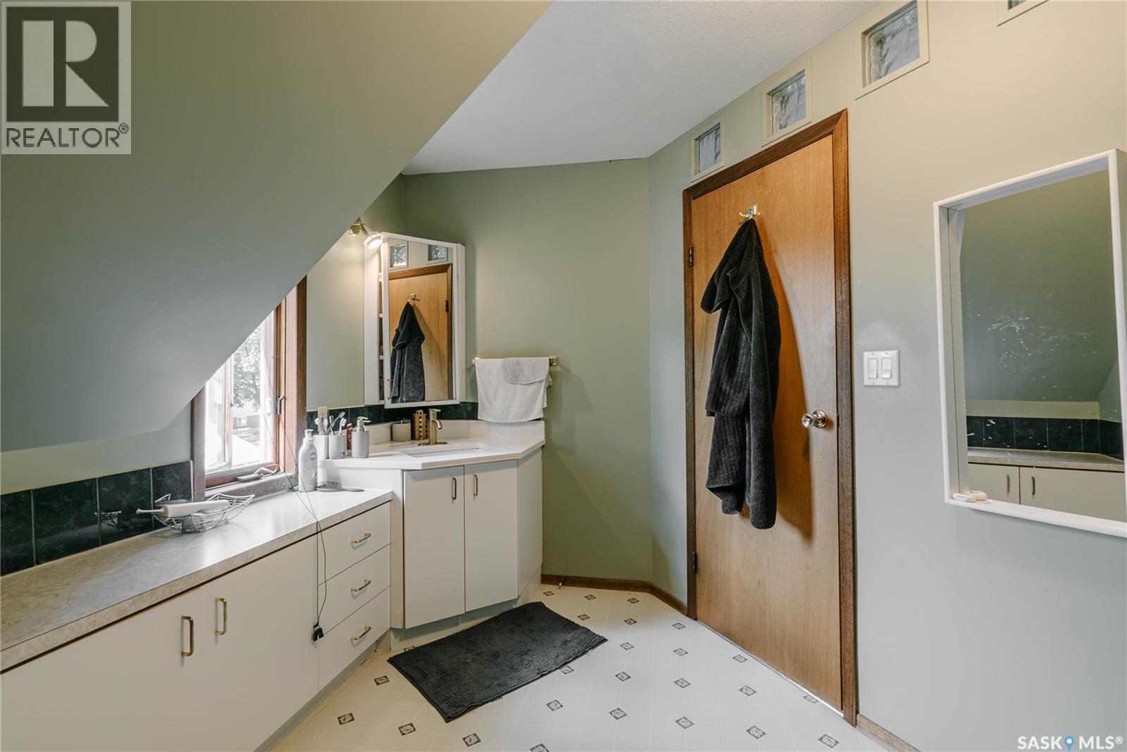101 106Th Street W, Saskatoon, SK - Indoor Photo Showing Laundry Room