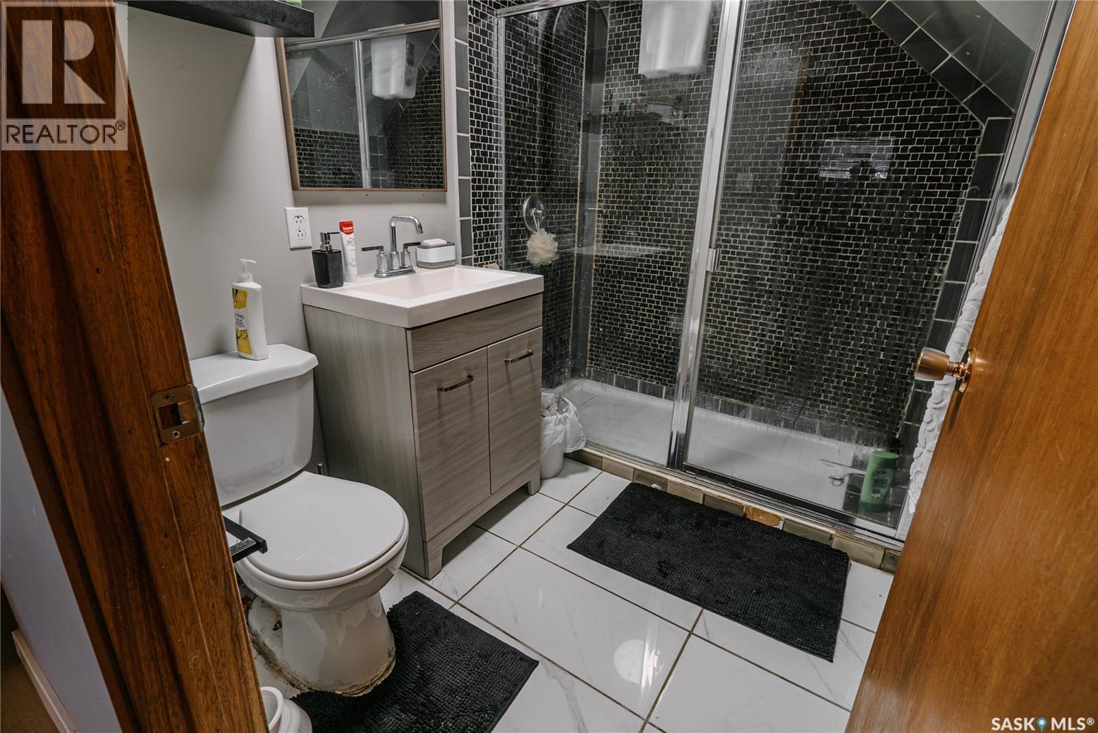 101 106Th Street W, Saskatoon, SK - Indoor Photo Showing Bathroom