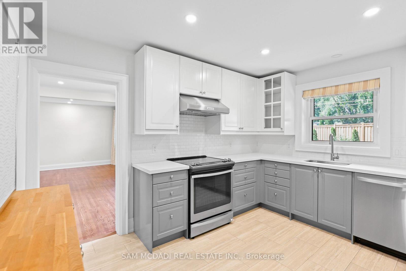 1613 Wembury Road, Mississauga, ON - Indoor Photo Showing Kitchen