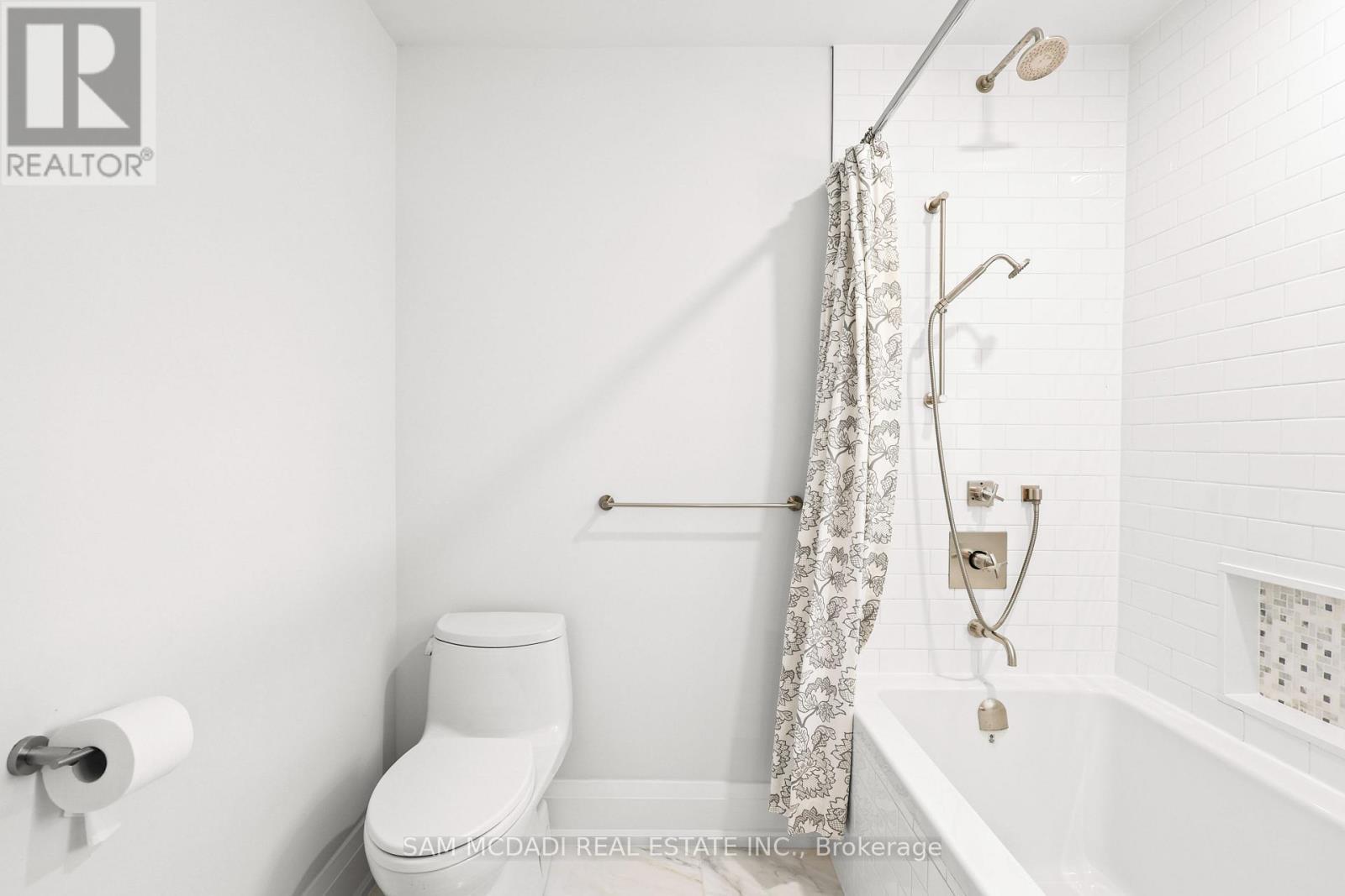 1613 Wembury Road, Mississauga, ON - Indoor Photo Showing Bathroom