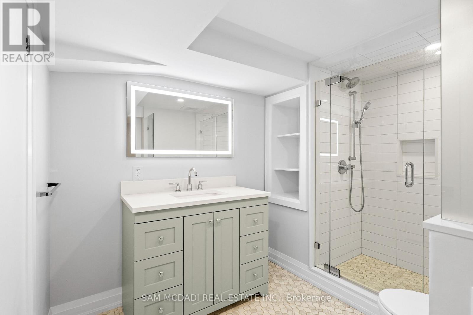 1613 Wembury Road, Mississauga, ON - Indoor Photo Showing Bathroom