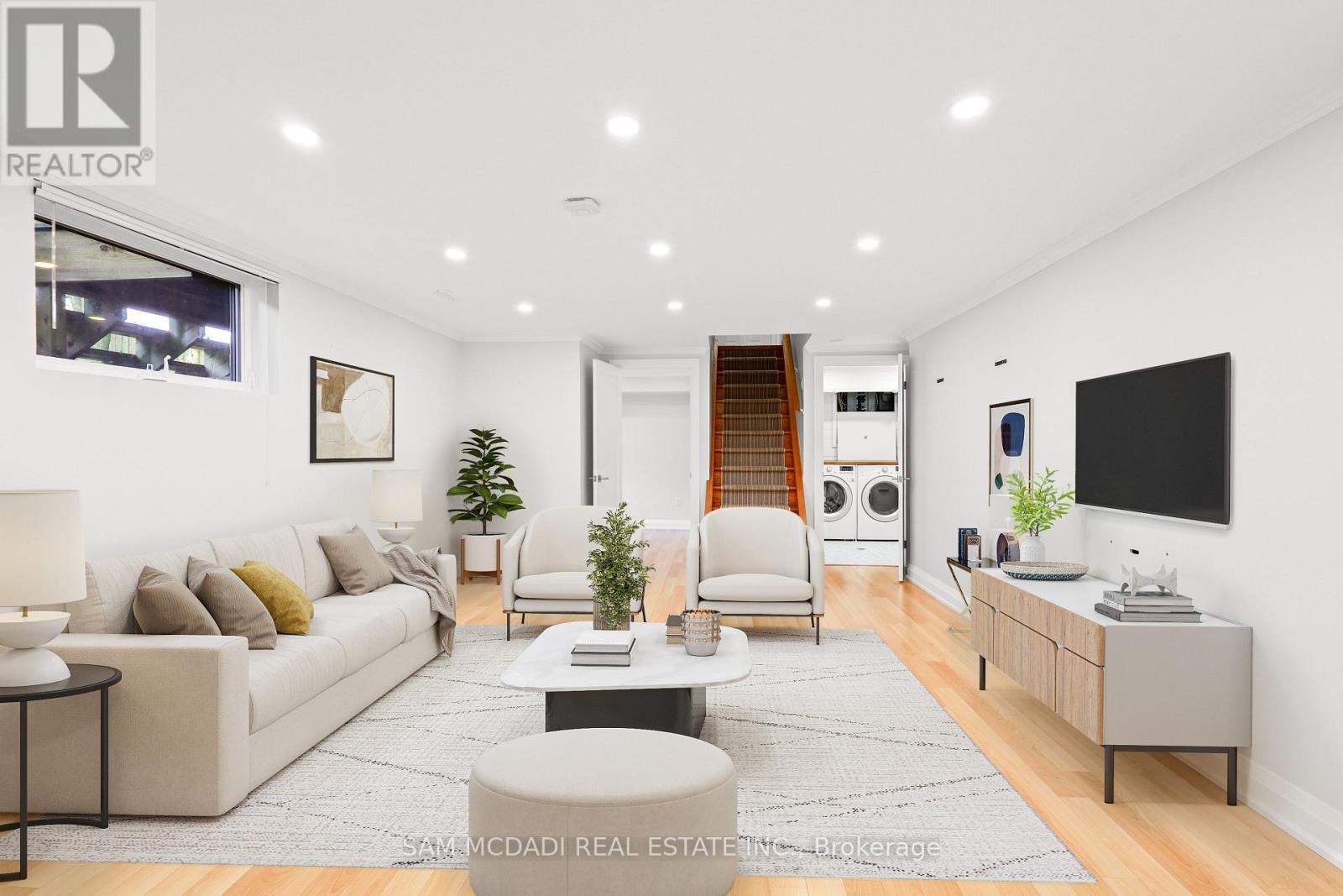 Virtual Staged - 1613 Wembury Road, Mississauga, ON - Indoor Photo Showing Living Room
