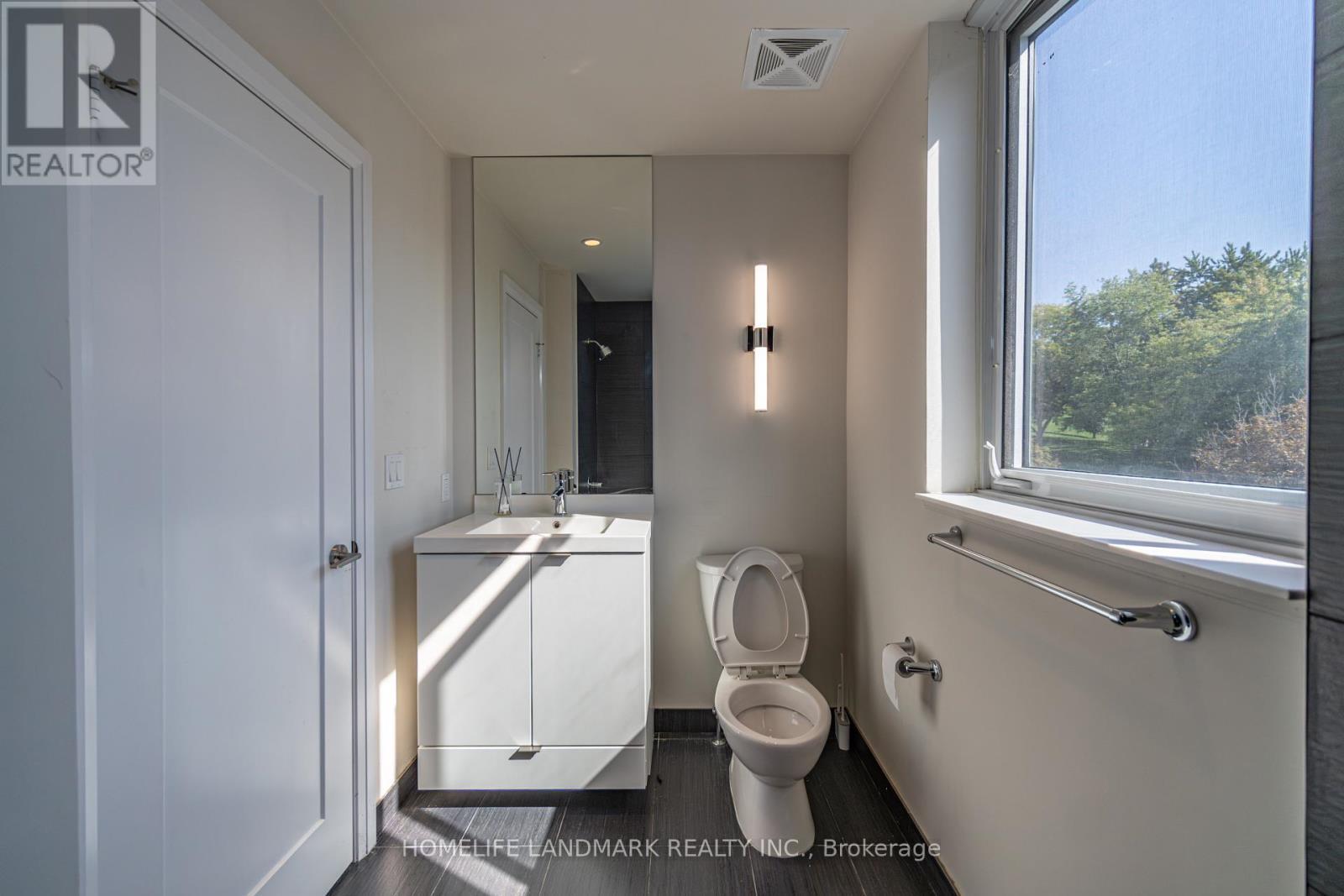 Th12 - 18 Graydon Hall Drive, Toronto, ON - Indoor Photo Showing Bathroom