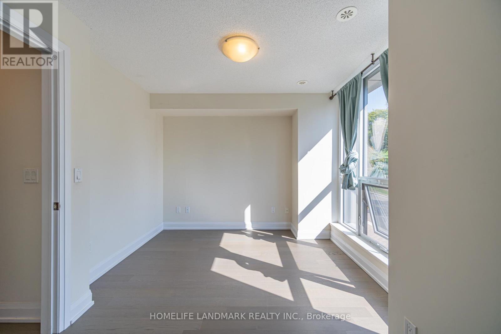 Th12 - 18 Graydon Hall Drive, Toronto, ON - Indoor Photo Showing Other Room