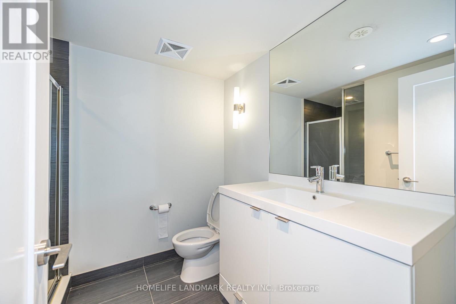 Th12 - 18 Graydon Hall Drive, Toronto, ON - Indoor Photo Showing Bathroom