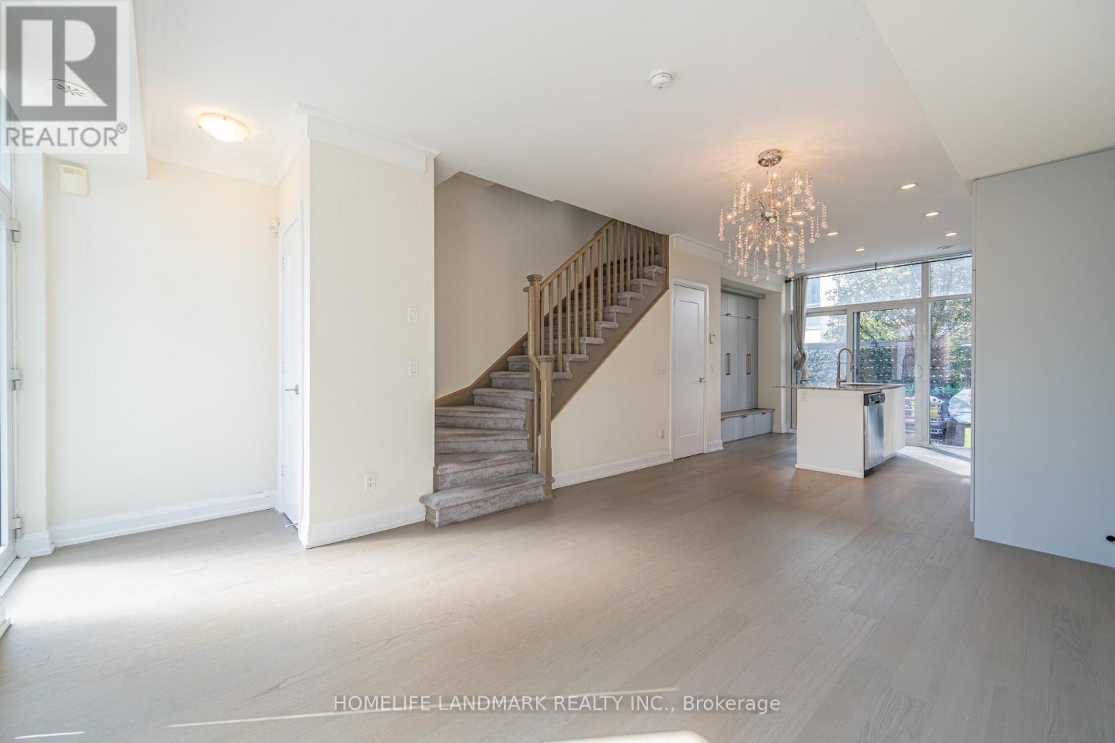 Th12 - 18 Graydon Hall Drive, Toronto, ON - Indoor Photo Showing Other Room