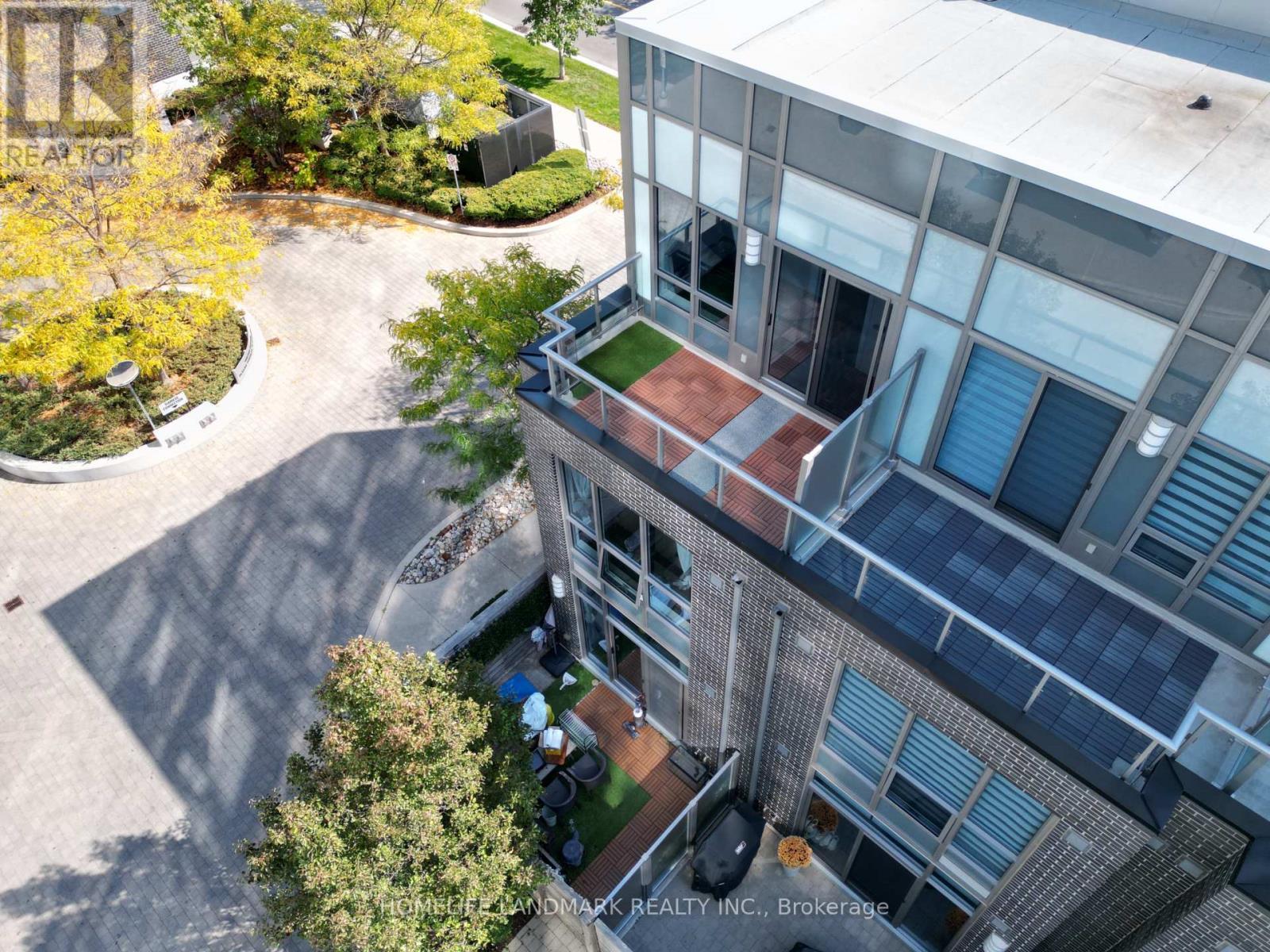 Th12 - 18 Graydon Hall Drive, Toronto, ON - Outdoor