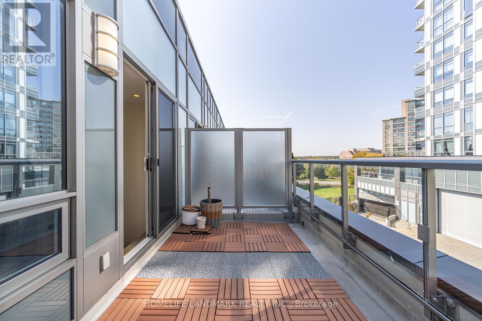 Th12 - 18 Graydon Hall Drive, Toronto, ON - Outdoor With Exterior