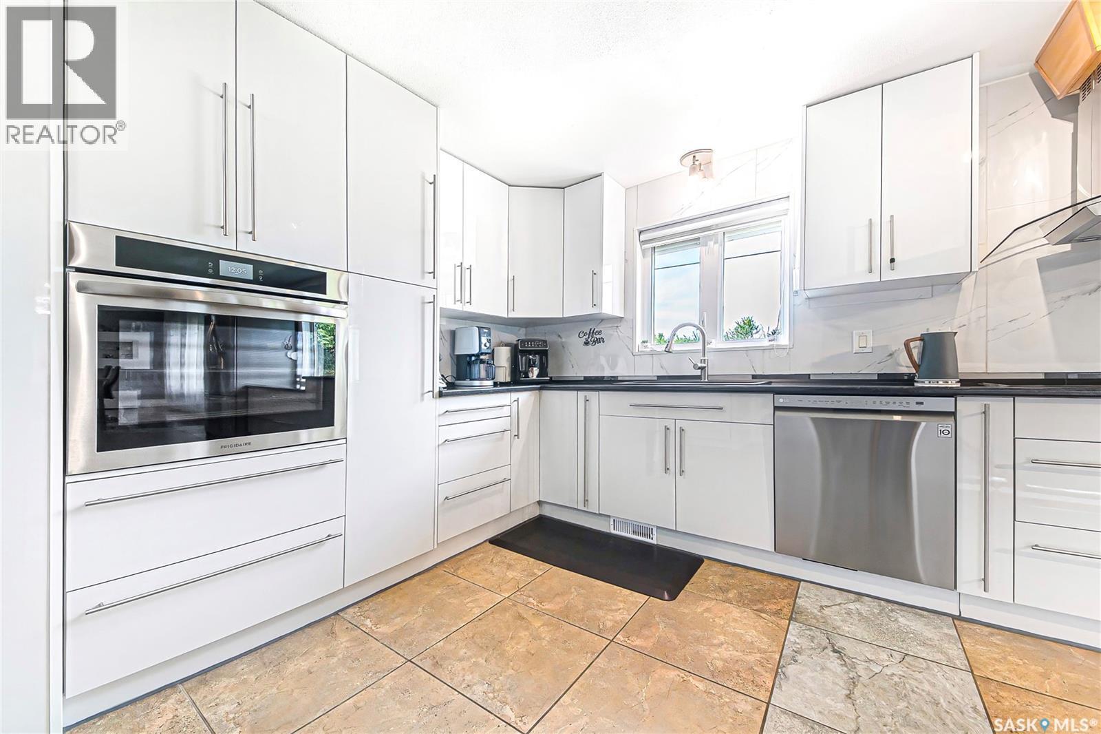 316 3Rd Avenue, Meacham, SK - Indoor Photo Showing Kitchen With Upgraded Kitchen