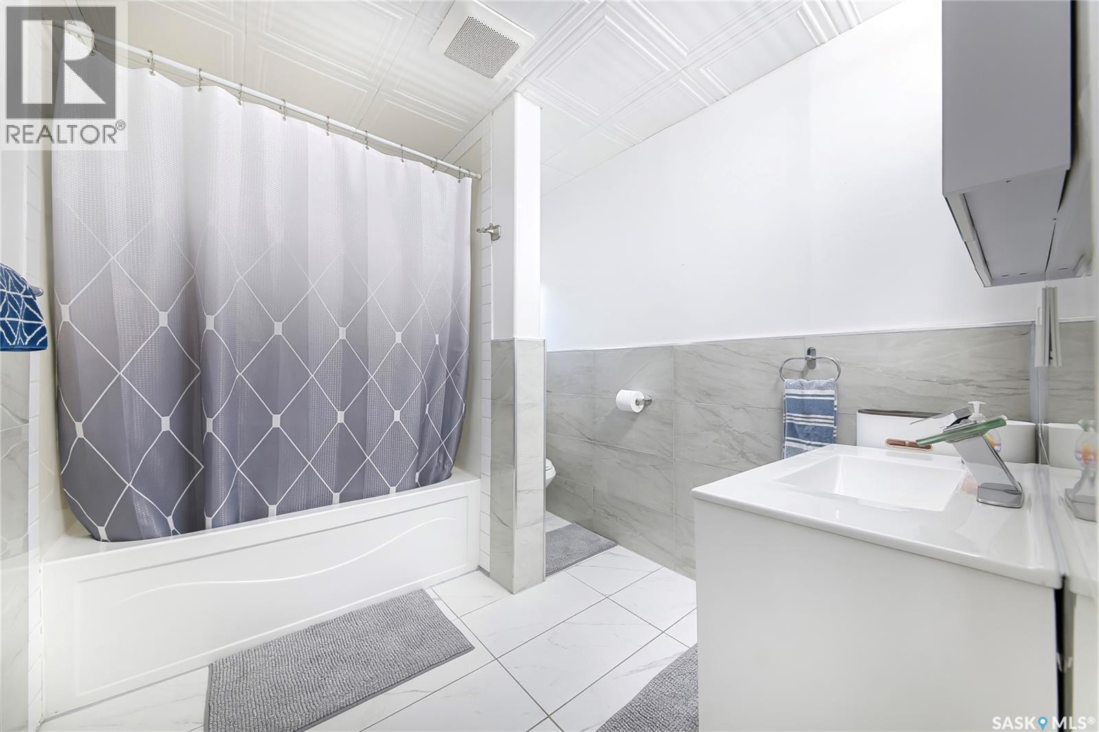 316 3Rd Avenue, Meacham, SK - Indoor Photo Showing Bathroom