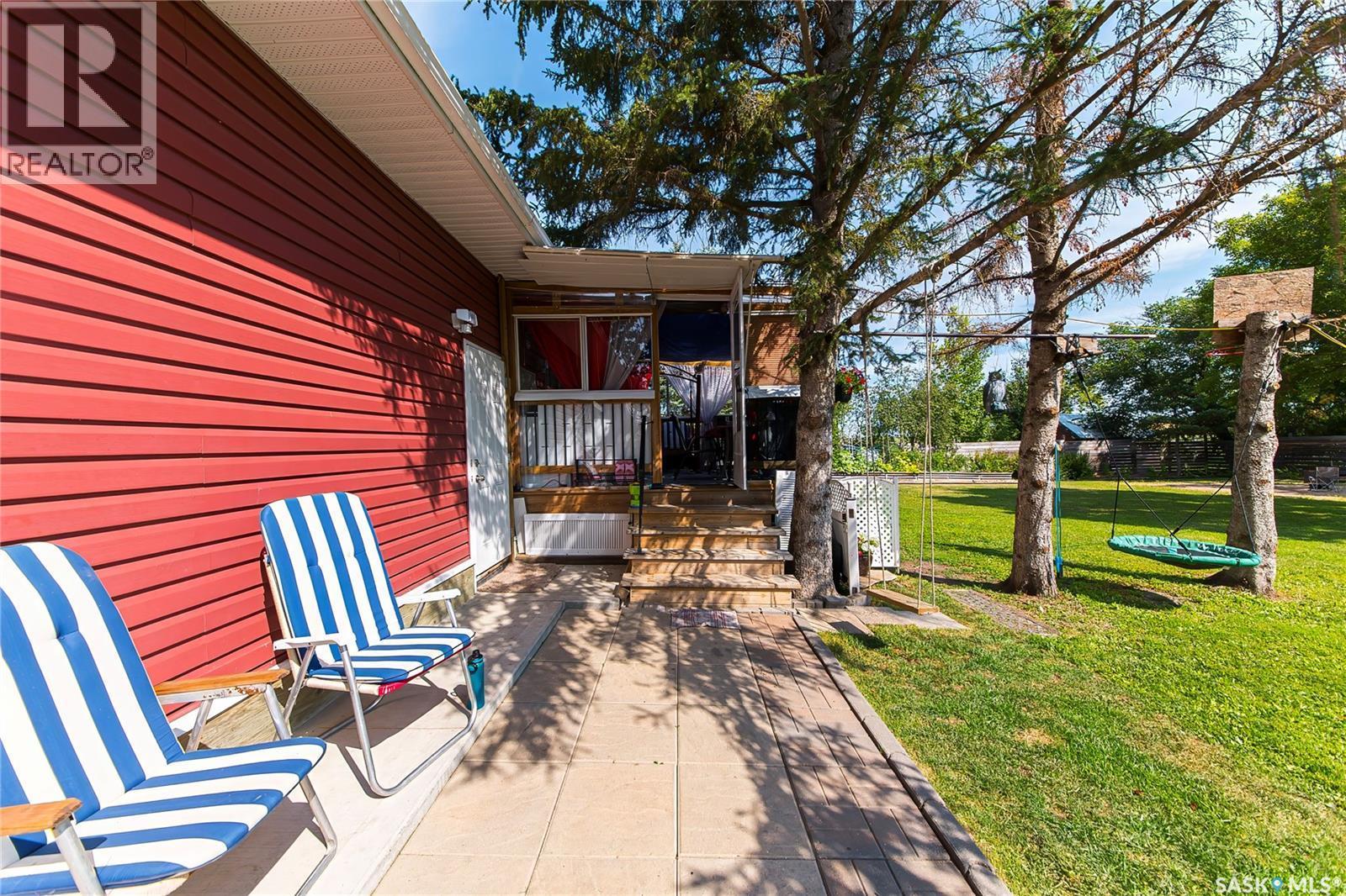 316 3Rd Avenue, Meacham, SK - Outdoor With Deck Patio Veranda