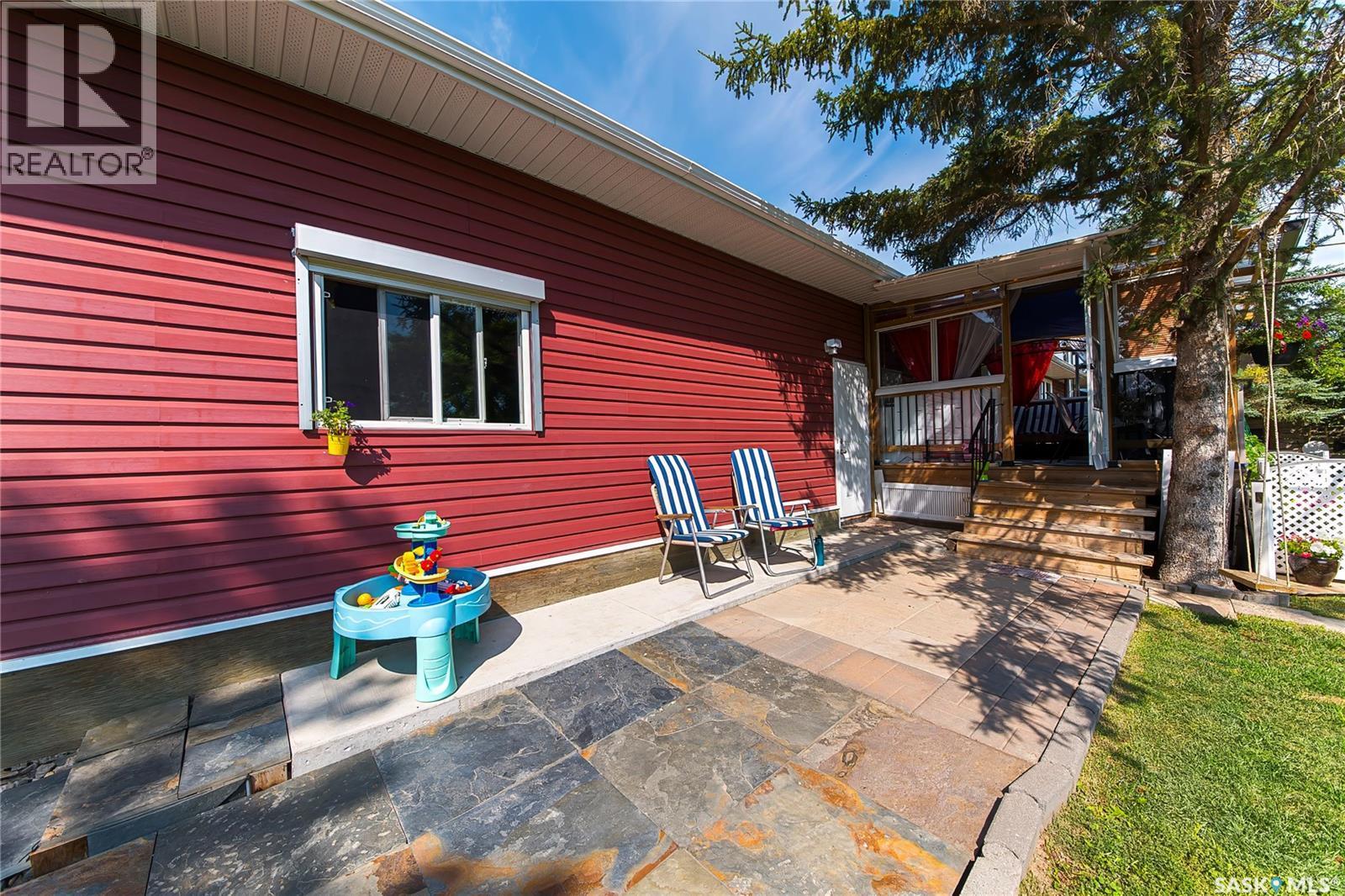 316 3Rd Avenue, Meacham, SK - Outdoor With Deck Patio Veranda