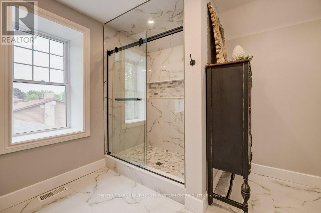 35 Schweitzer Street, Kitchener, ON - Indoor