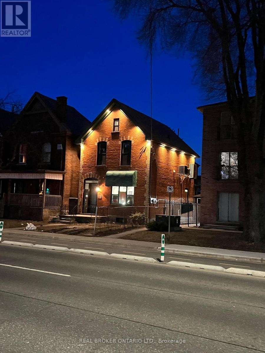 30 Victoria Avenue N, Hamilton, ON