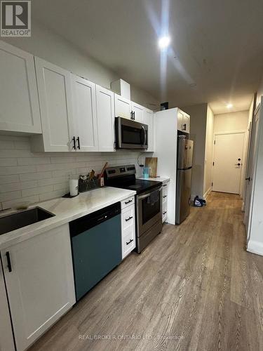 30 Victoria Avenue N, Hamilton, ON - Indoor Photo Showing Kitchen