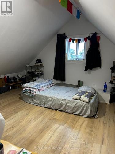 30 Victoria Avenue N, Hamilton, ON - Indoor Photo Showing Bedroom