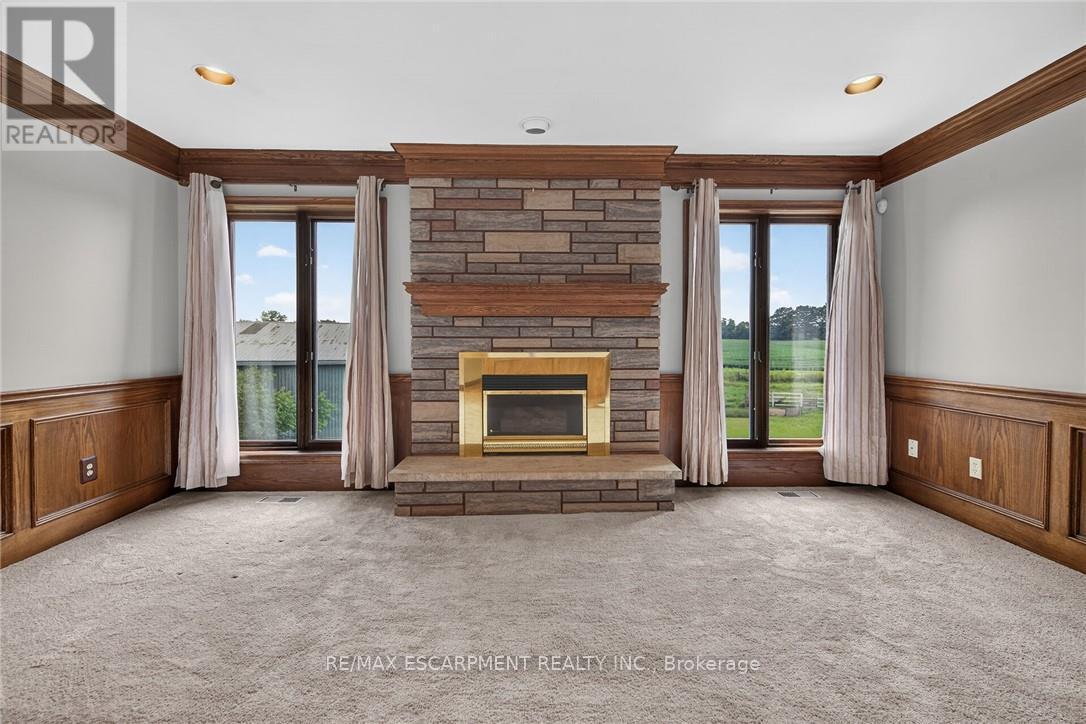 7011 Dickenson Road E, Hamilton, ON - Indoor Photo Showing Living Room With Fireplace