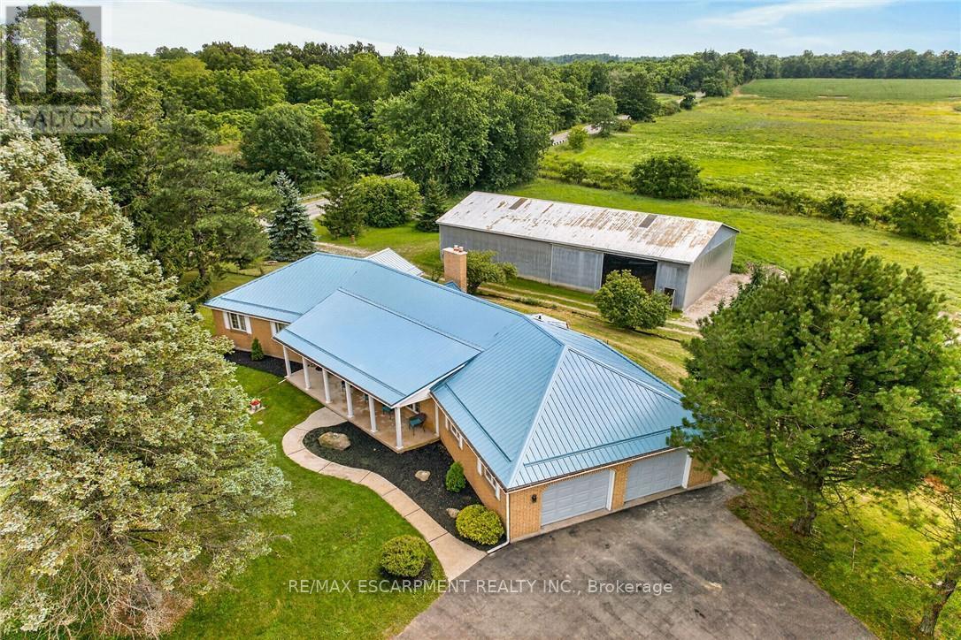 7011 Dickenson Road E, Hamilton, ON - Outdoor