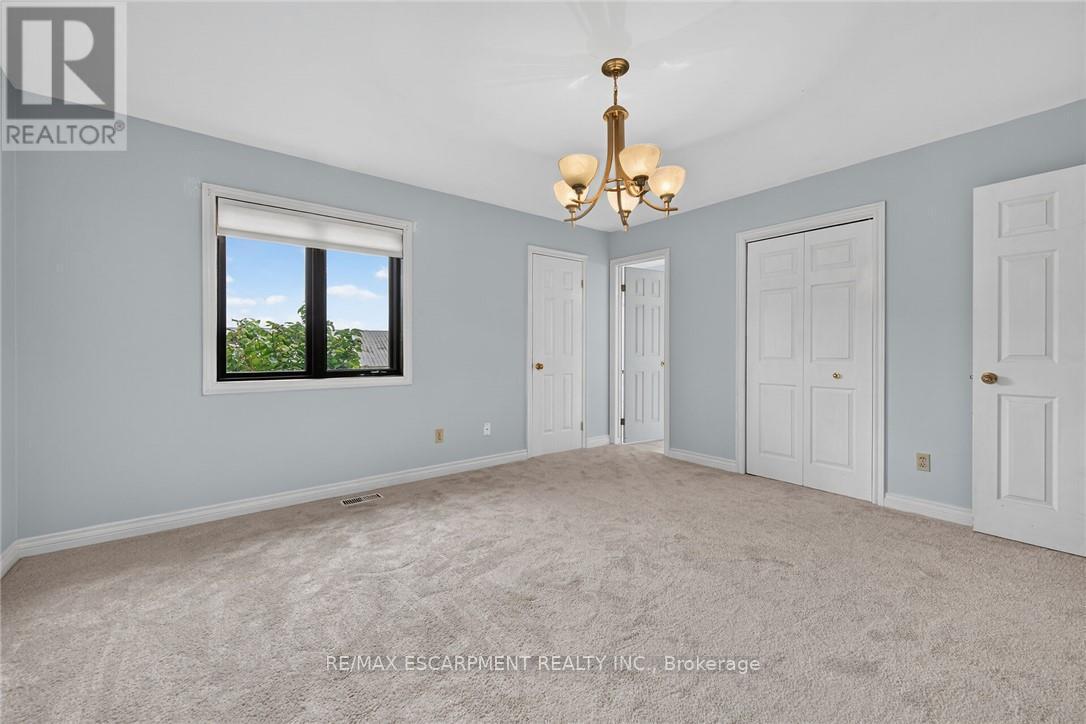7011 Dickenson Road E, Hamilton, ON - Indoor Photo Showing Other Room