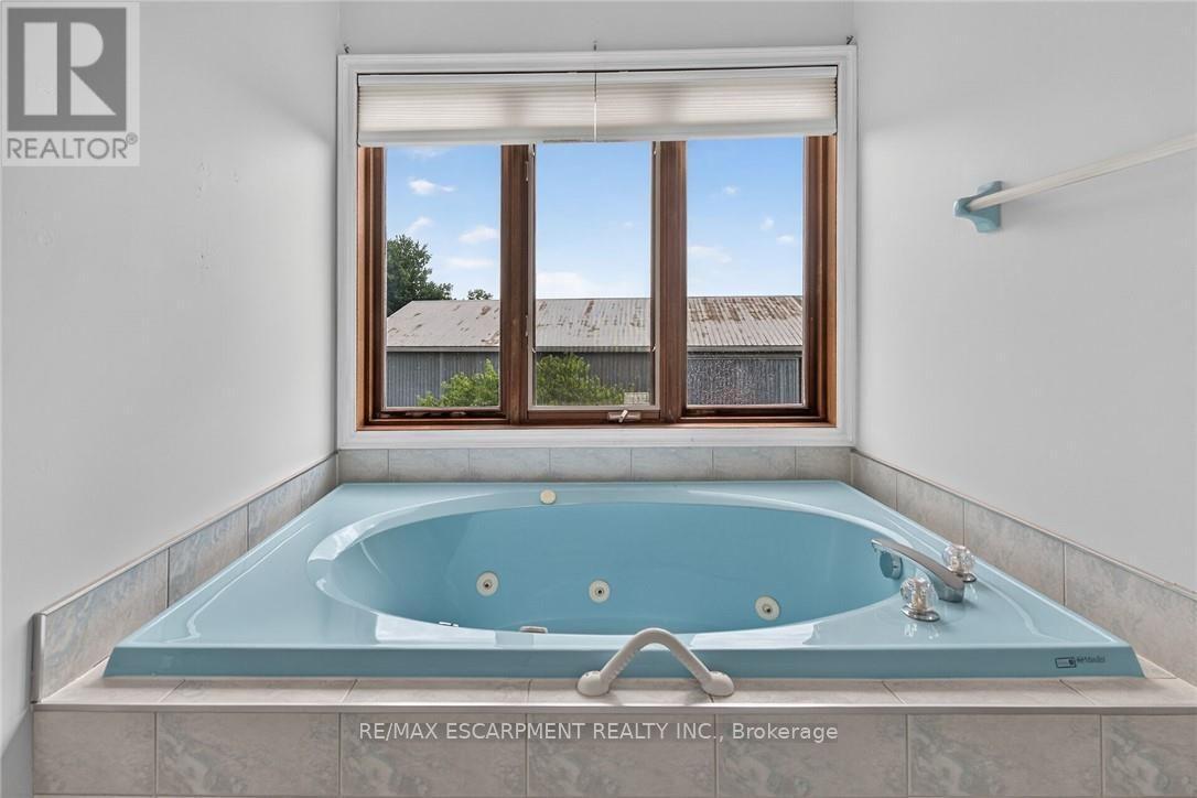 7011 Dickenson Road E, Hamilton, ON - Indoor Photo Showing Other Room
