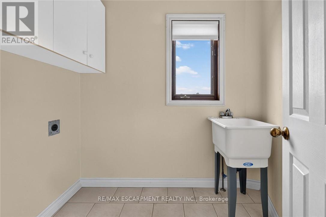 7011 Dickenson Road E, Hamilton, ON - Indoor Photo Showing Other Room