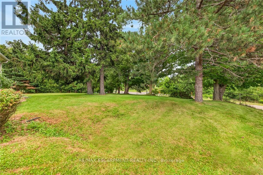 7011 Dickenson Road E, Hamilton, ON - Outdoor