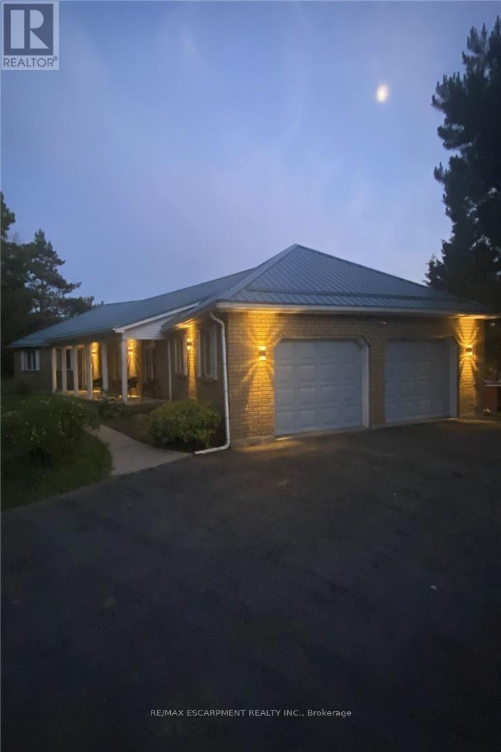 7011 Dickenson Road E, Hamilton, ON - Outdoor